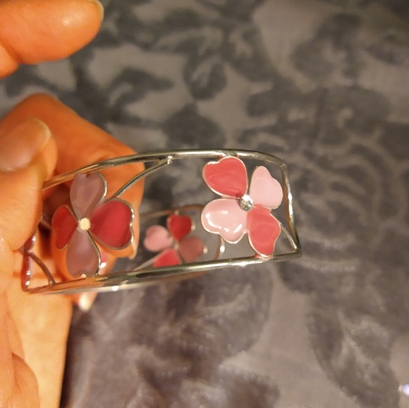 Floral pink and silver wire cuff bracelet - Picture 7 of 16